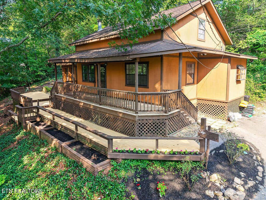 Photo of 2817 Mountain View Circle, Pigeon Forge, TN 37862 (MLS # 1350135)