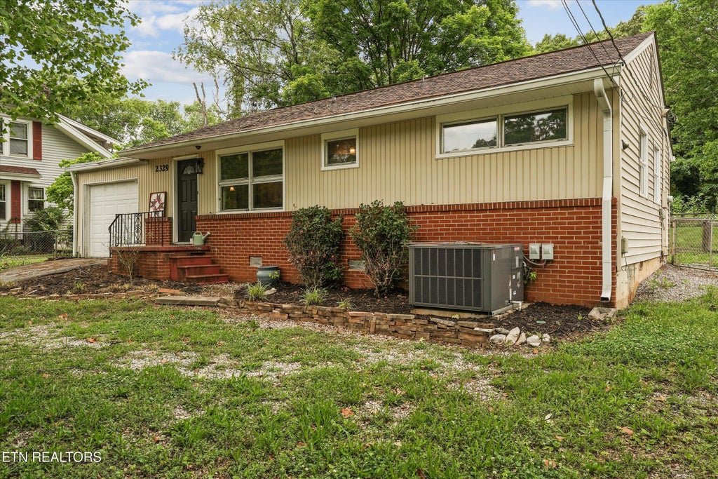 Photo of 2329 Peachtree St, Knoxville, TN 37920 (MLS # 1352195)
