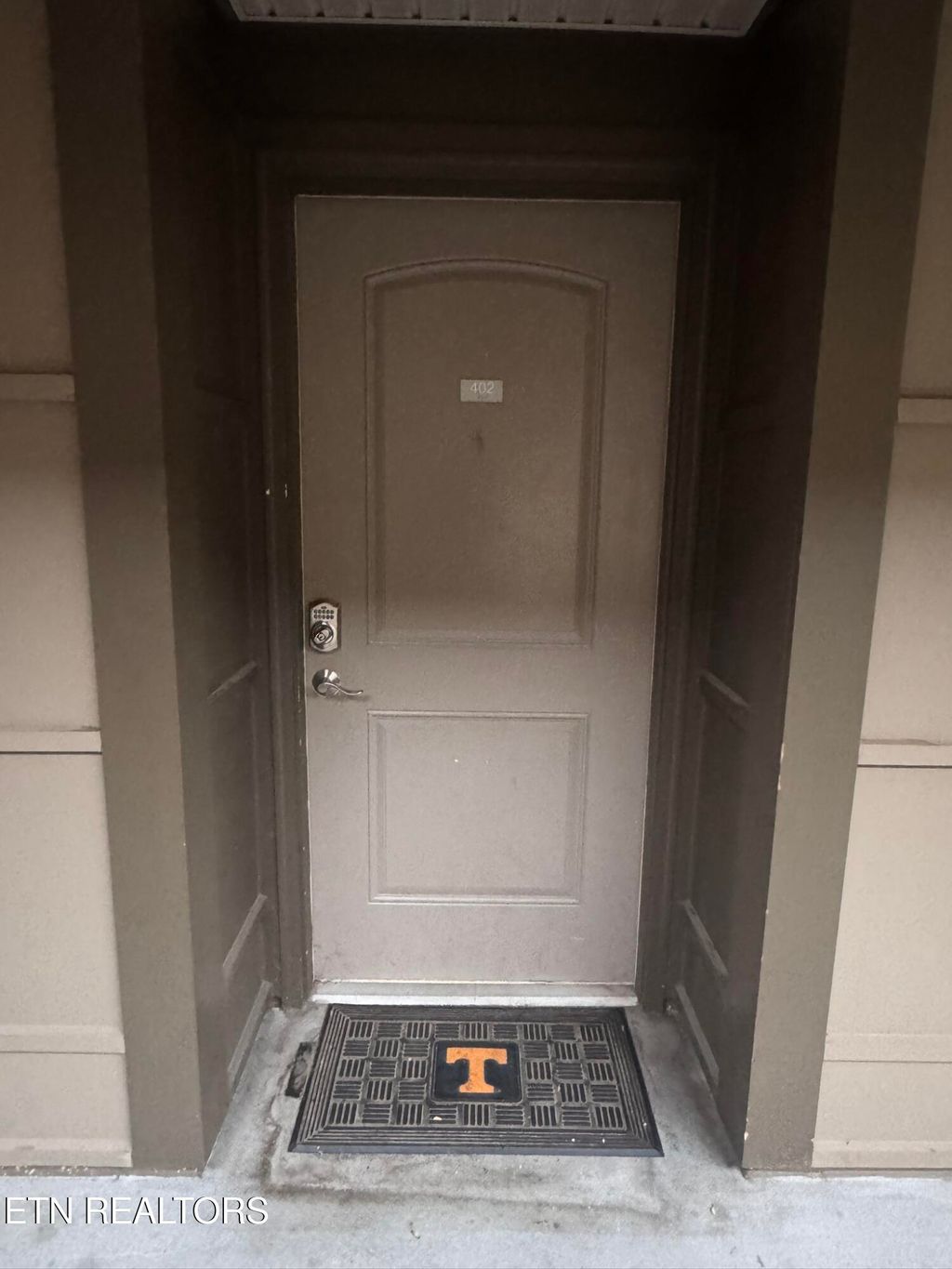 Photo of 1735 Lake Ave #402, Knoxville, TN 37916 (MLS # 1326259)