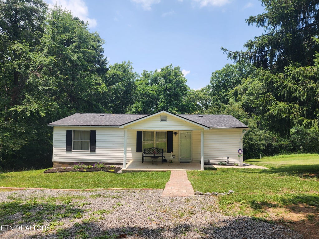 Photo of 709 Skyline Drive, Harriman, TN 37748 (MLS # 1345982)