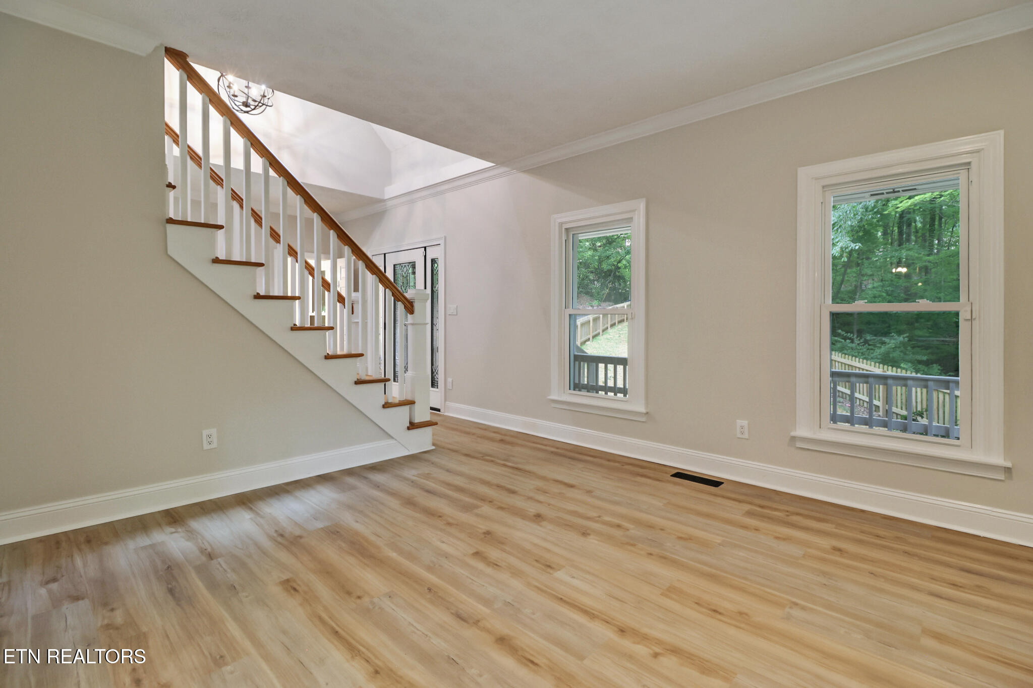 110 Lakecrest Lane