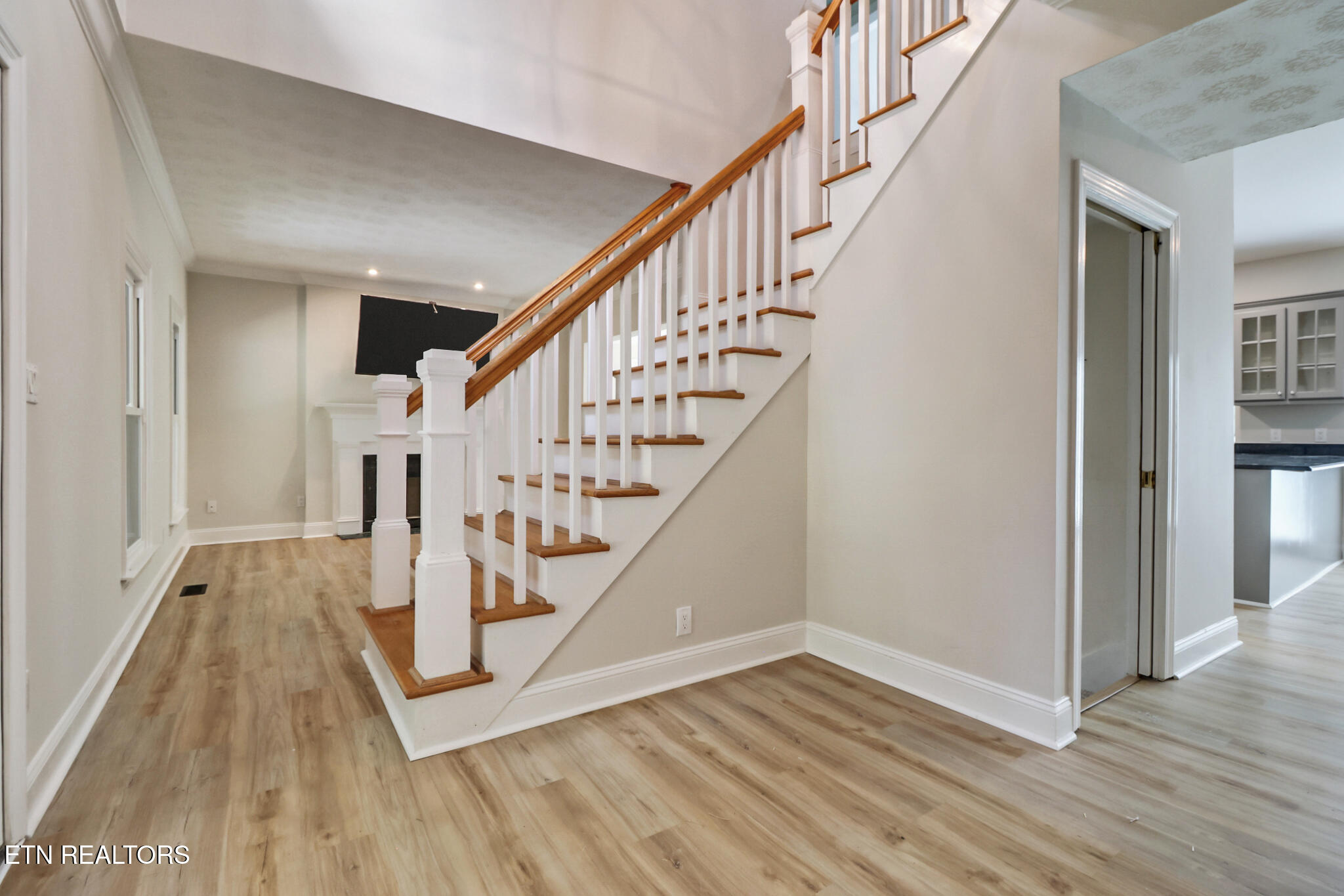 110 Lakecrest Lane