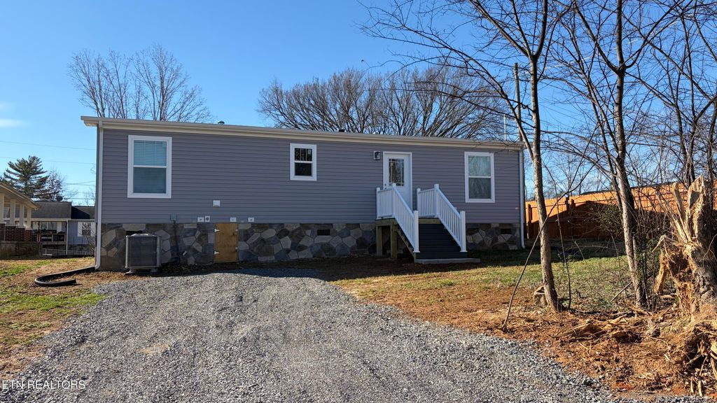 Photo of 645 Virginia St, Newport, TN 37821 (MLS # 1325096)