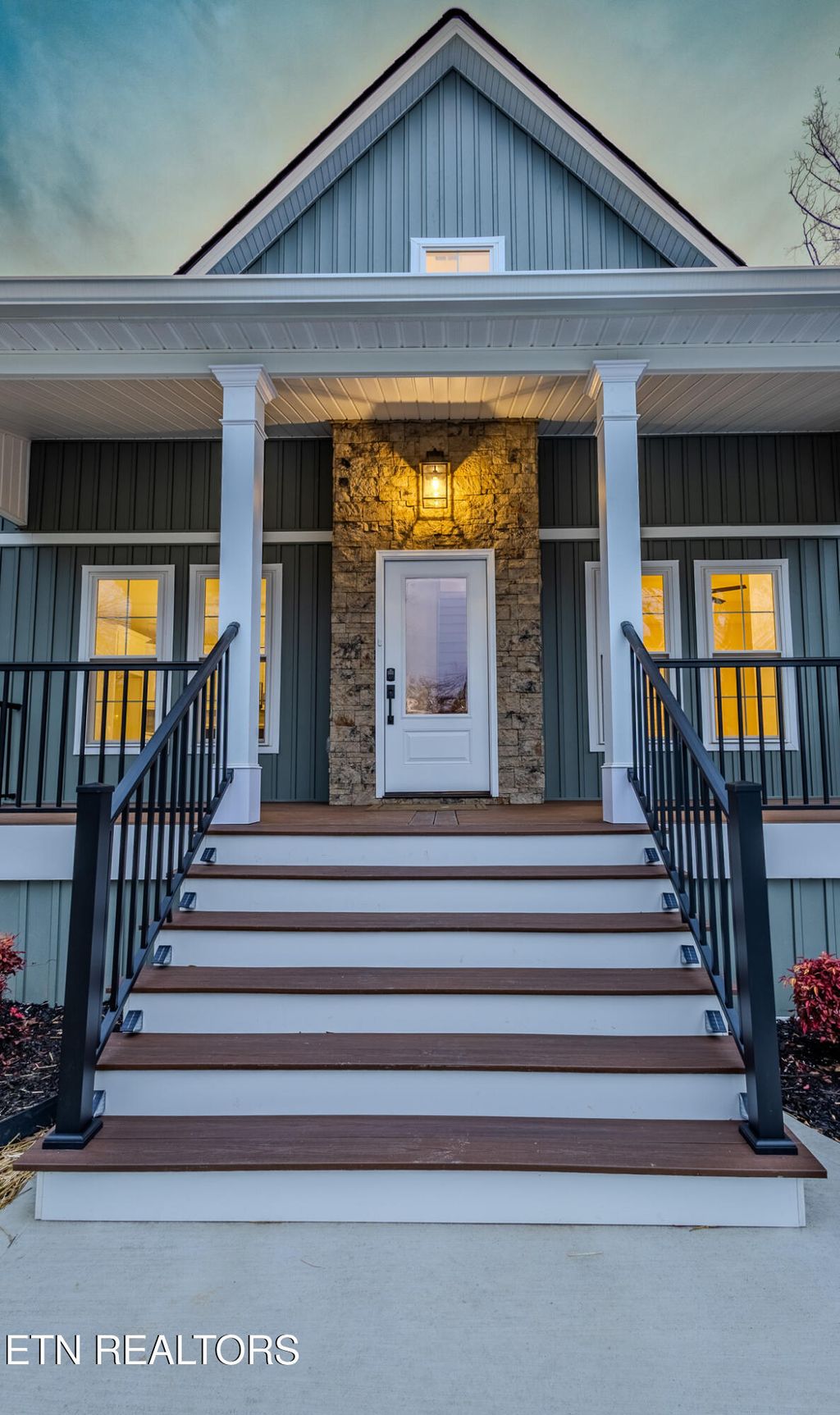 Photo of 158 California Ave, Oak Ridge, TN 37830 (MLS # 1327539)