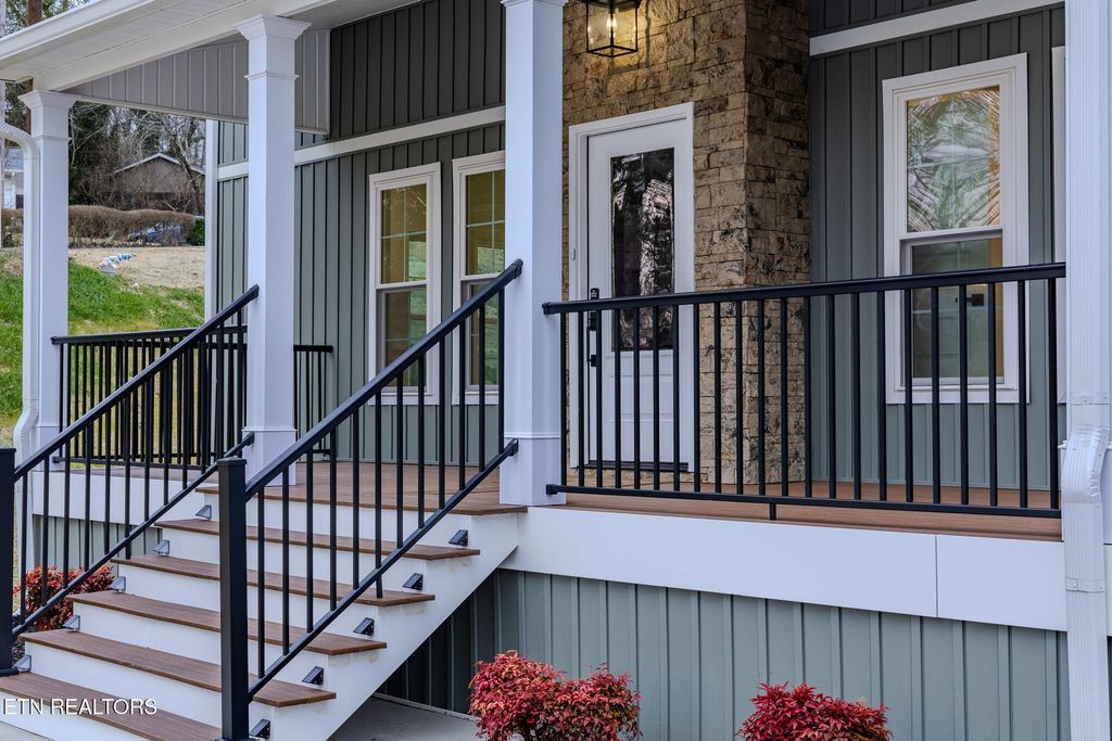 Photo of 158 California Ave, Oak Ridge, TN 37830 (MLS # 1327539)