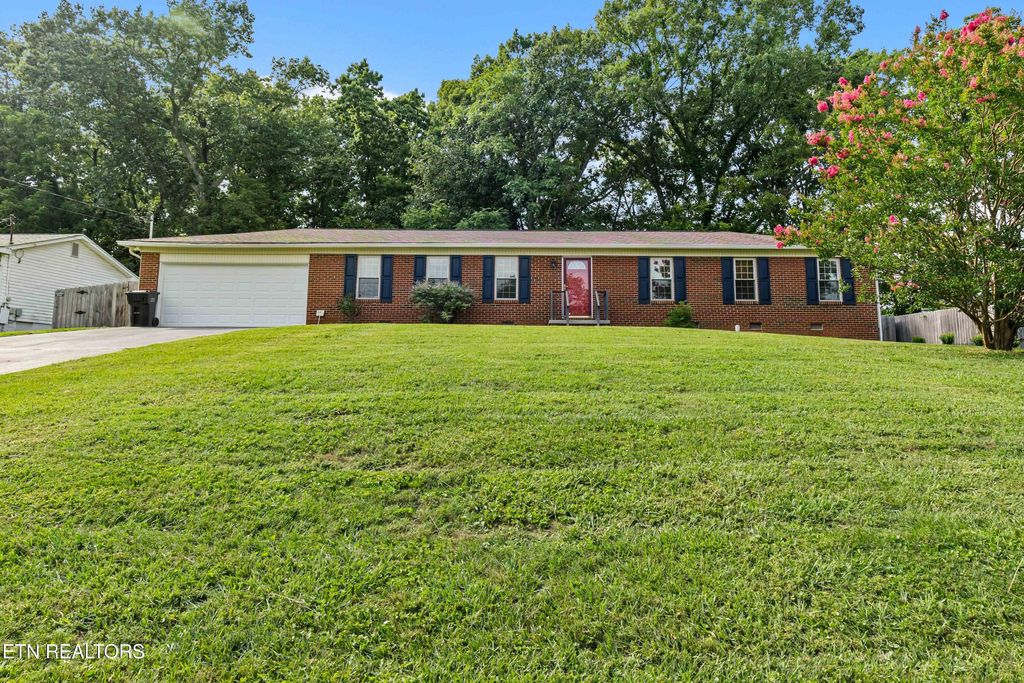 Photo of 12105 W Kingsgate Rd, Knoxville, TN 37934 (MLS # 1341021)