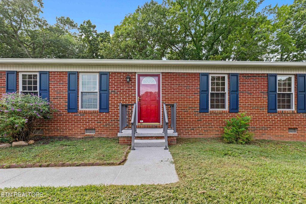 Photo of 12105 W Kingsgate Rd, Knoxville, TN 37934 (MLS # 1341021)