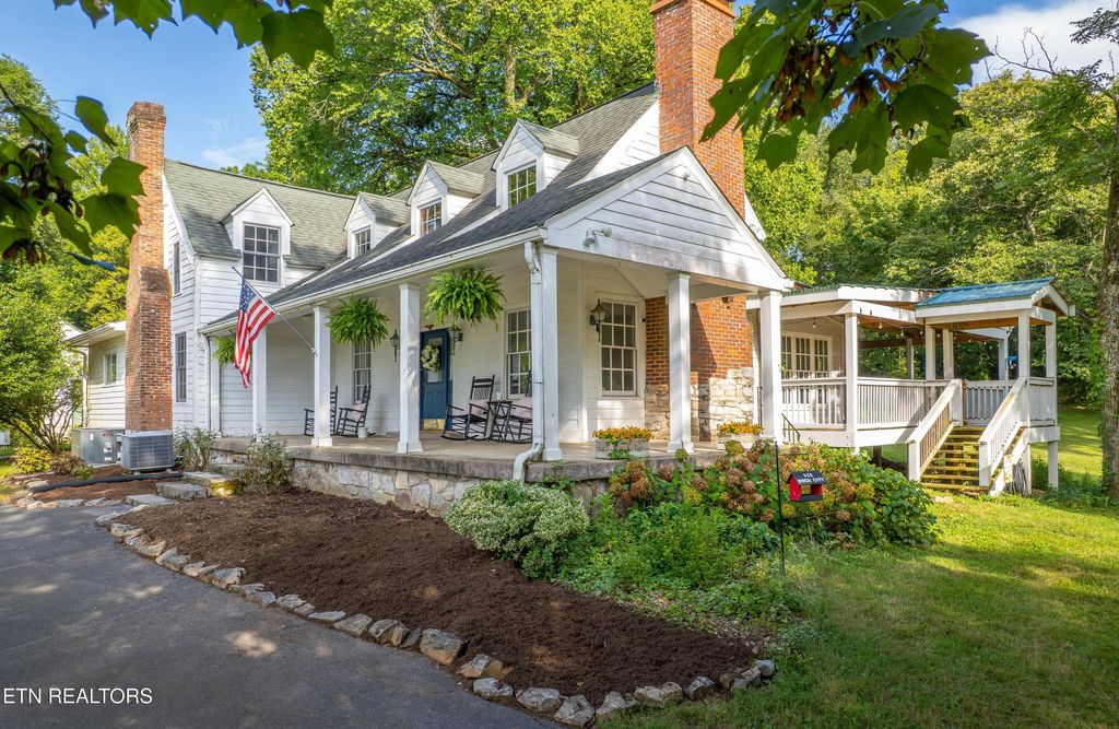 Photo of 200 S Carter School Rd, Strawberry Plains, TN 37871 (MLS # 1313009)