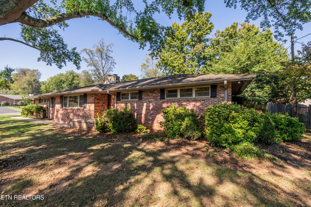Photo of 600 Churchill Rd, Knoxville, TN 37909 (MLS # 1318852)