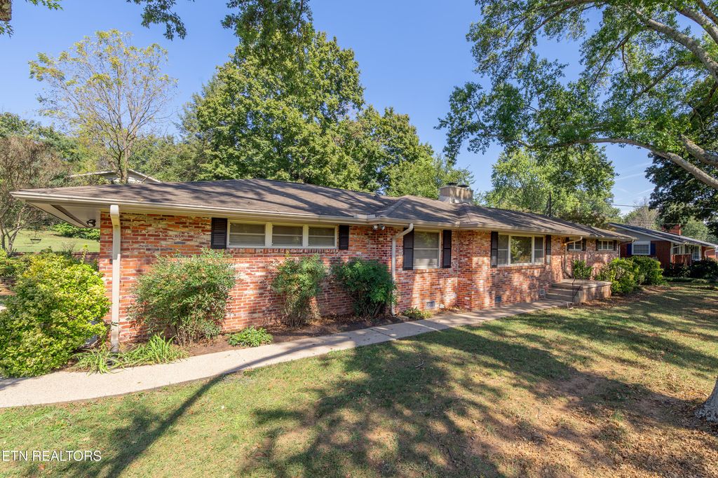 Photo of 600 Churchill Rd, Knoxville, TN 37909 (MLS # 1318852)