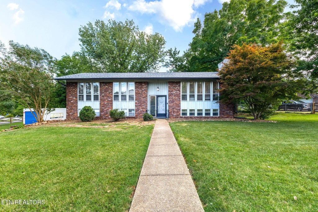 Photo of 9000 Stately Circle, Knoxville, TN 37923 (MLS # 1345929)