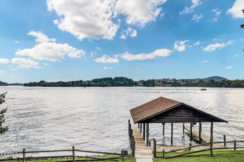 Photo of 312 Southshore Drive, Greenback, TN 37742 (MLS # 1233583)