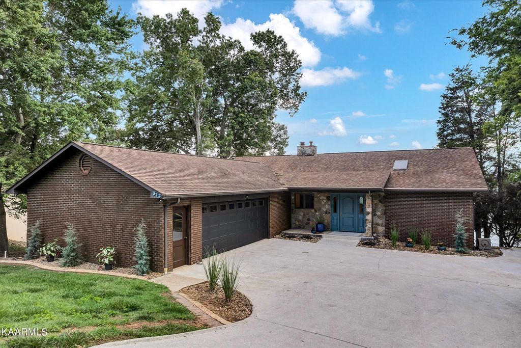 Photo of 312 Southshore Drive, Greenback, TN 37742 (MLS # 1233583)