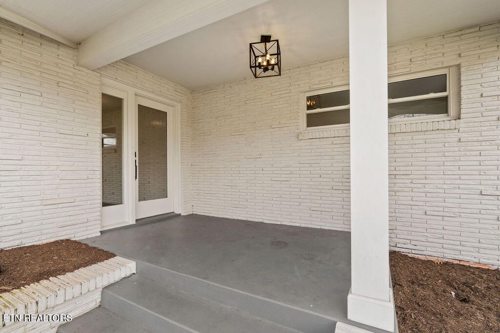 Photo of 7104 Cresthill Drive, Knoxville, TN 37919 (MLS # 1333024)