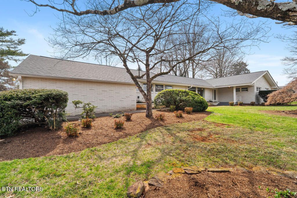 Photo of 7104 Cresthill Drive, Knoxville, TN 37919 (MLS # 1333024)