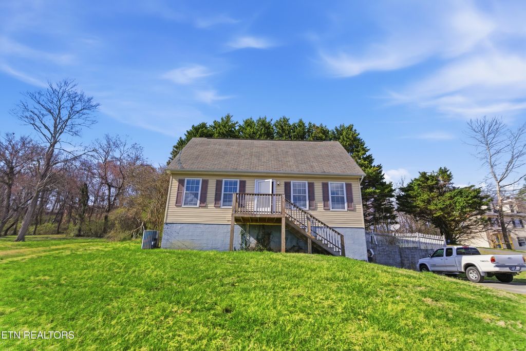 Photo of 1417 Wilson Rd, Knoxville, TN 37912 (MLS # 1331720)