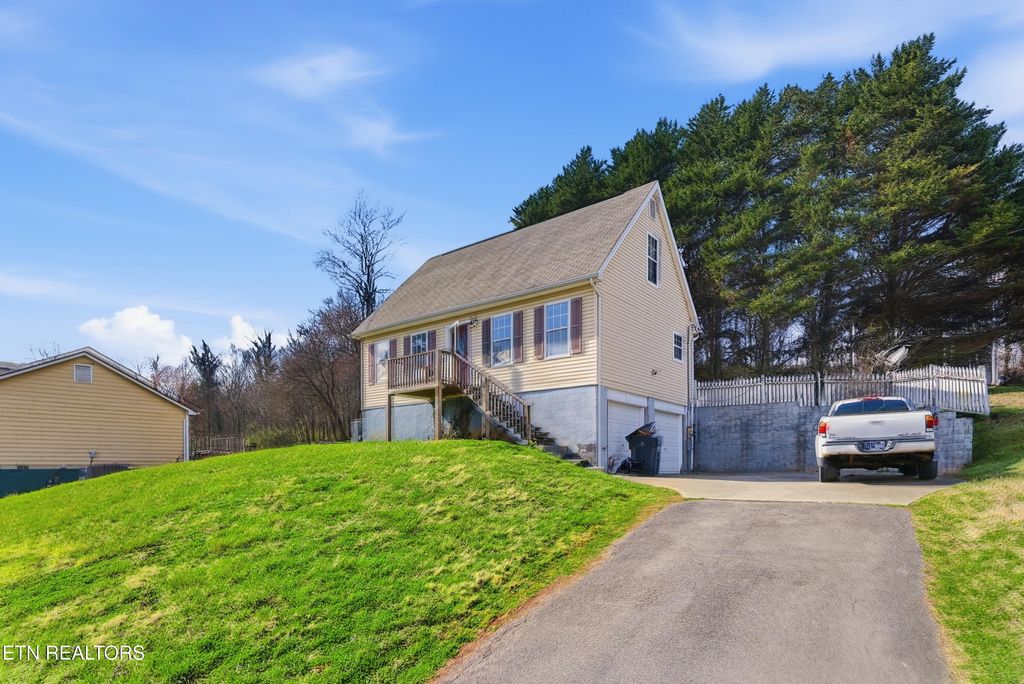 Photo of 1417 Wilson Rd, Knoxville, TN 37912 (MLS # 1331720)