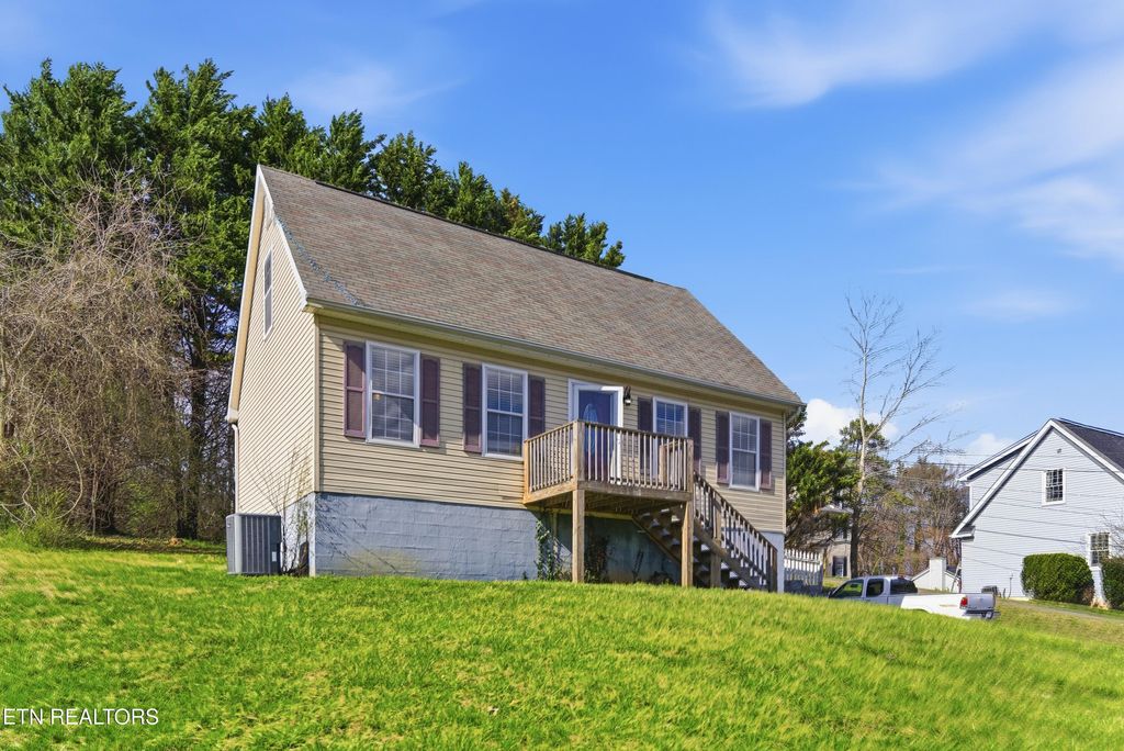 Photo of 1417 Wilson Rd, Knoxville, TN 37912 (MLS # 1331720)