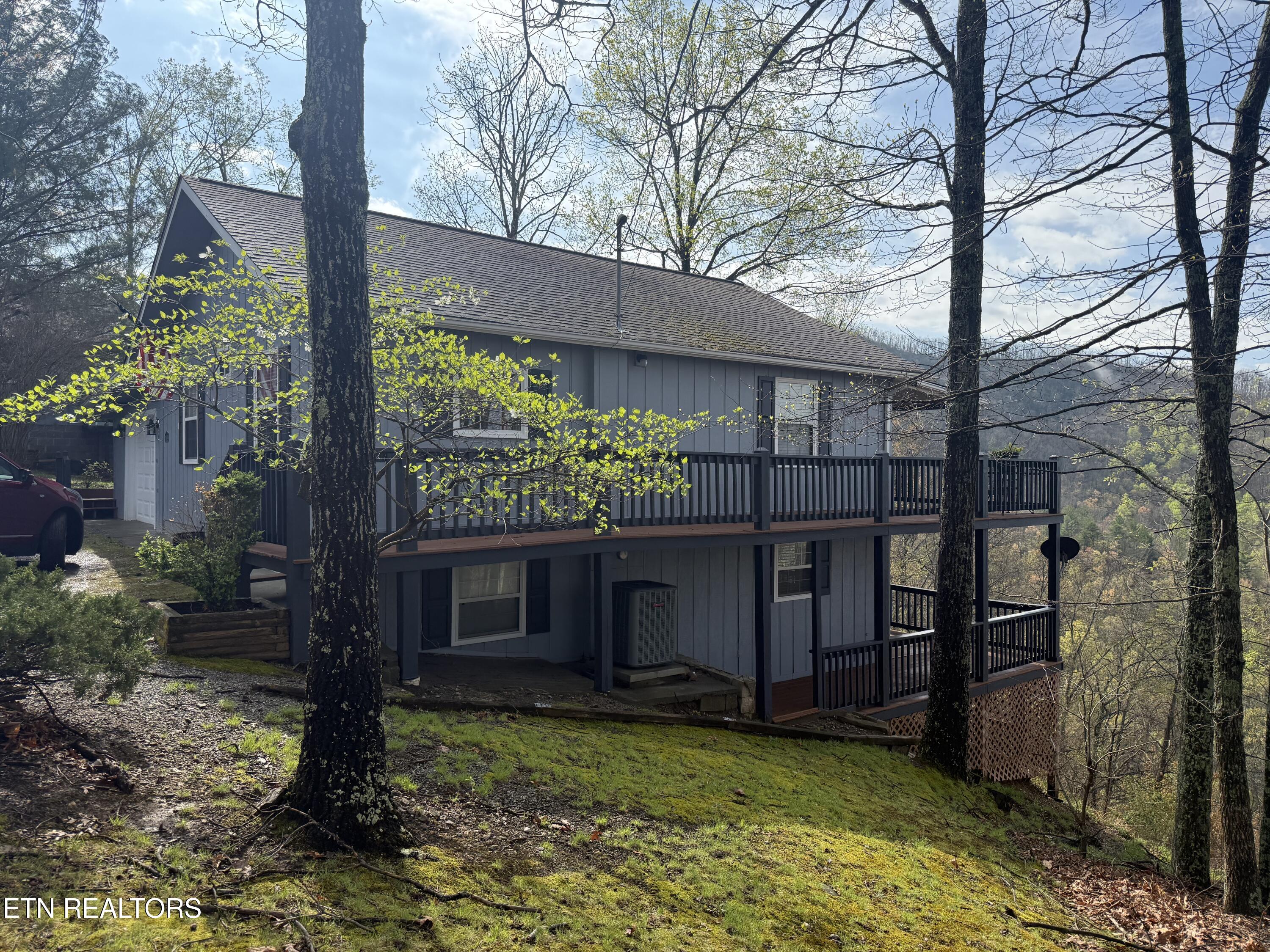 1009 Old Laurel Lane