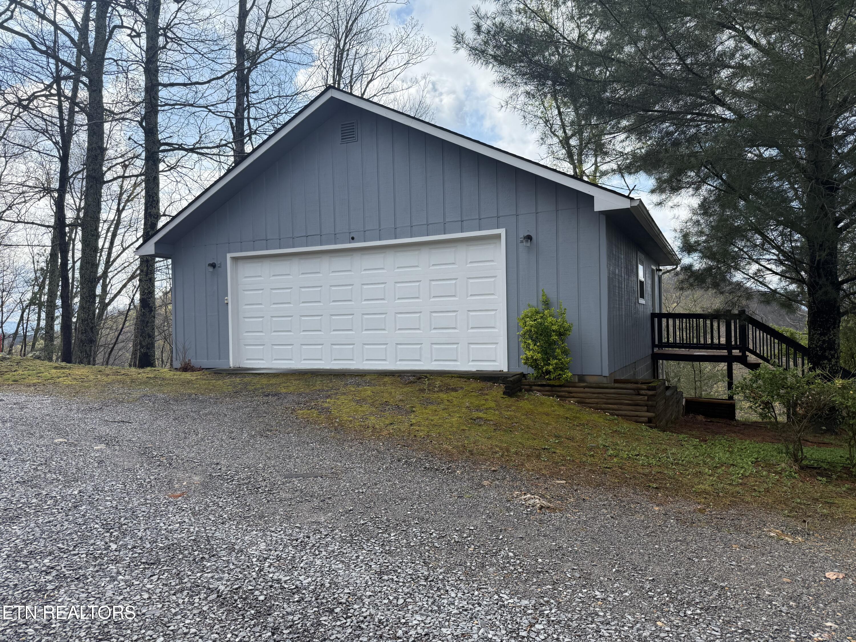 1009 Old Laurel Lane