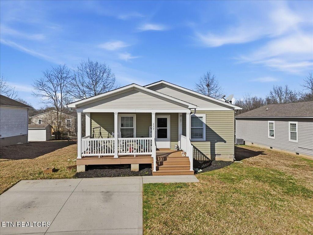 Photo of 337 E Bell St, Alcoa, TN 37701 (MLS # 1325175)