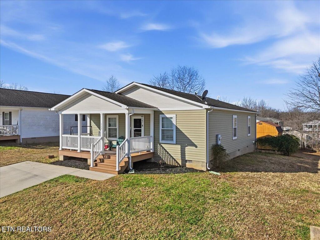 Photo of 337 E Bell St, Alcoa, TN 37701 (MLS # 1325175)