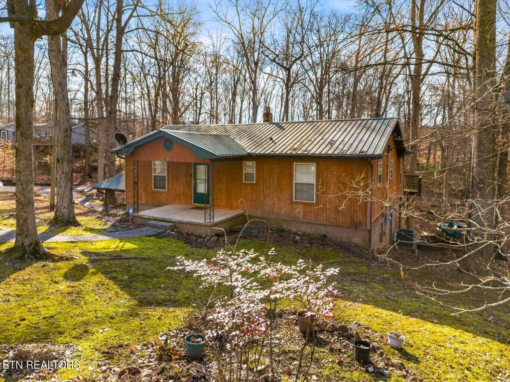 Photo of 1027 Dean Circle, Dandridge, TN 37725 (MLS # 1332328)