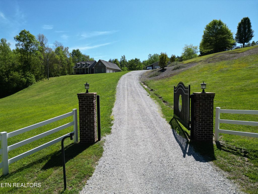 Photo of 233 Tudor Hollow Rd, Andersonville, TN 37705 (MLS # 1340042)