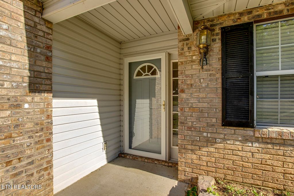 Photo of 146 Oak Place Circle, Madisonville, TN 37354 (MLS # 1339057)