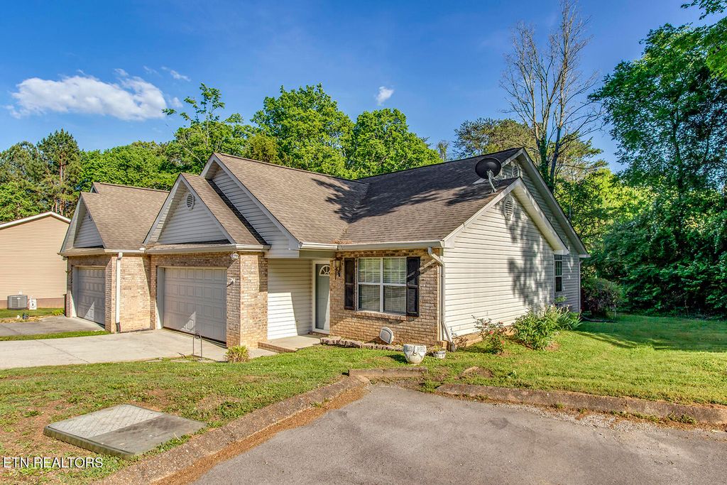 Photo of 146 Oak Place Circle, Madisonville, TN 37354 (MLS # 1339057)