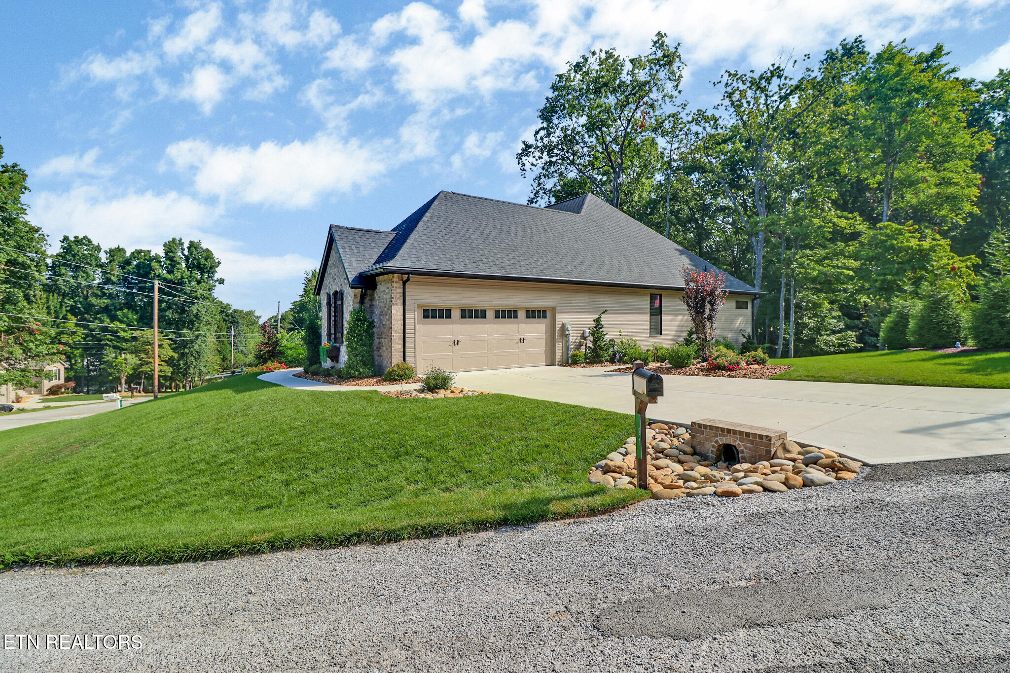 21 Oakcrest Circle