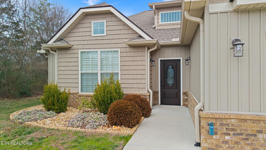 Photo of 129 Ogana Way, Loudon, TN 37774 (MLS # 1330858)