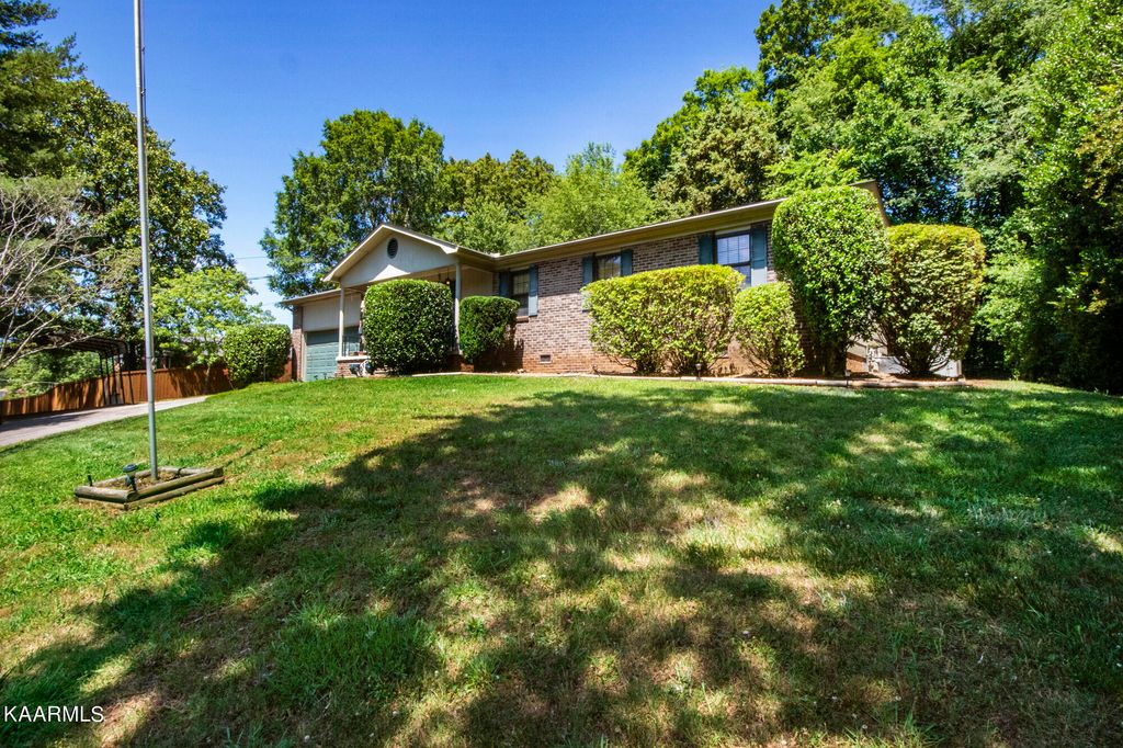 Photo of 1354 Hillvale Rd, Louisville, TN 37777 (MLS # 1229016)