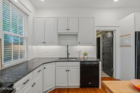 Tiny photo for 911 Gratz St, Knoxville, TN 37917 (MLS # 1357008)