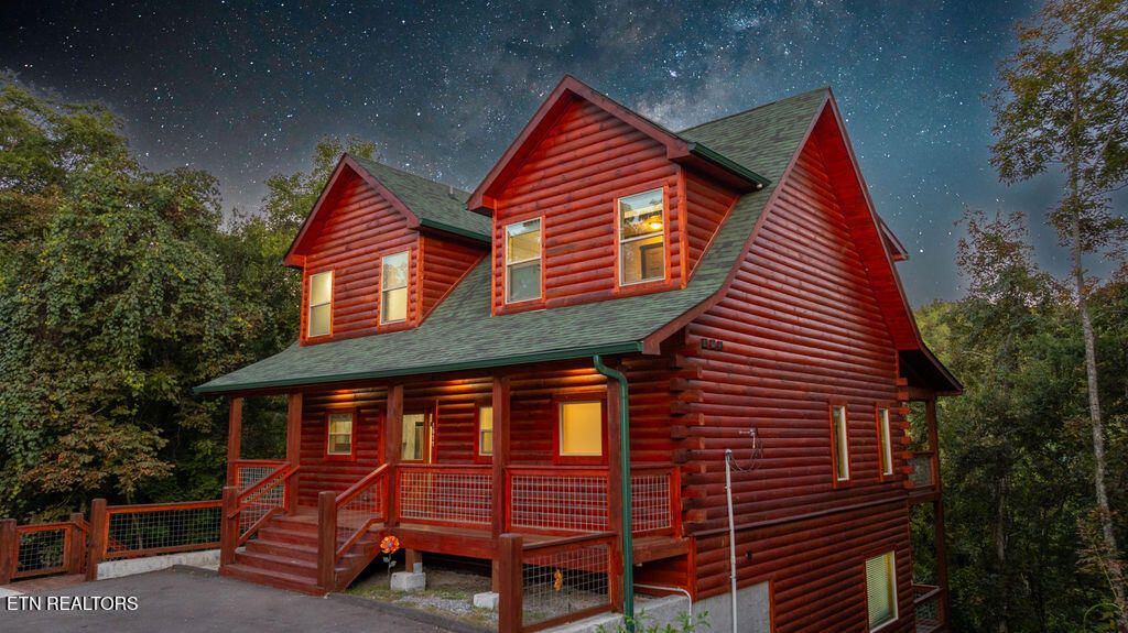 Photo of 1611 White Halo Court, Sevierville, TN 37876 (MLS # 1330364)