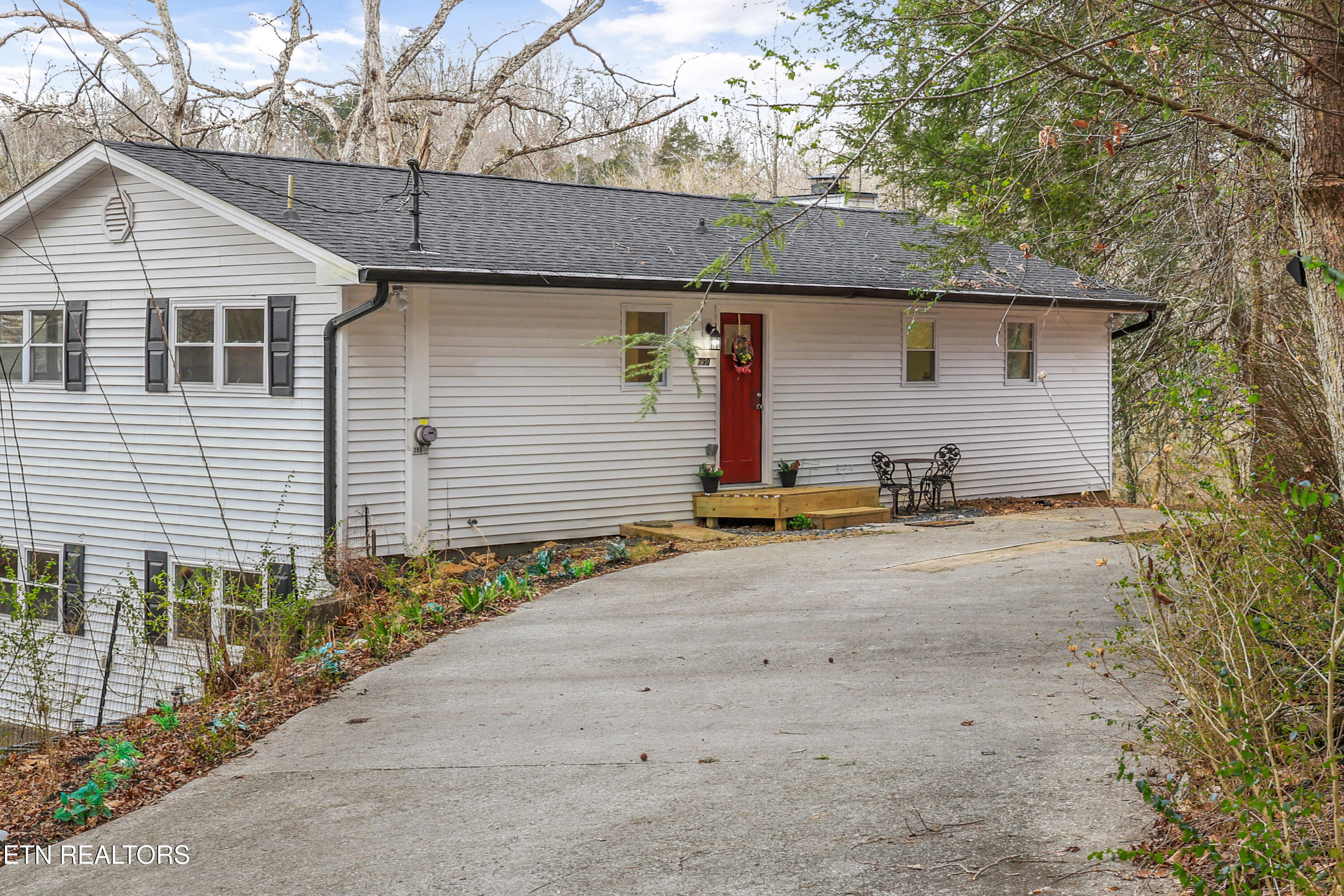 790 Sulphur Springs Rd