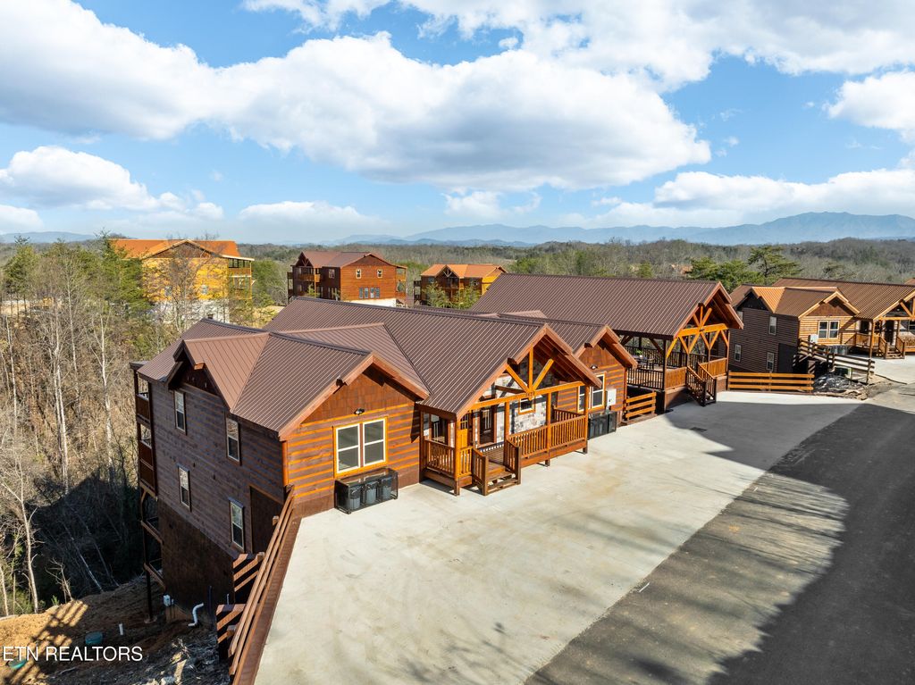 Photo of 2628 Jerusalem Way, Sevierville, TN 37876 (MLS # 1335342)