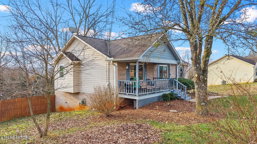 Photo of 150 Ridgebark Lane, Lenoir City, TN 37772 (MLS # 1325356)