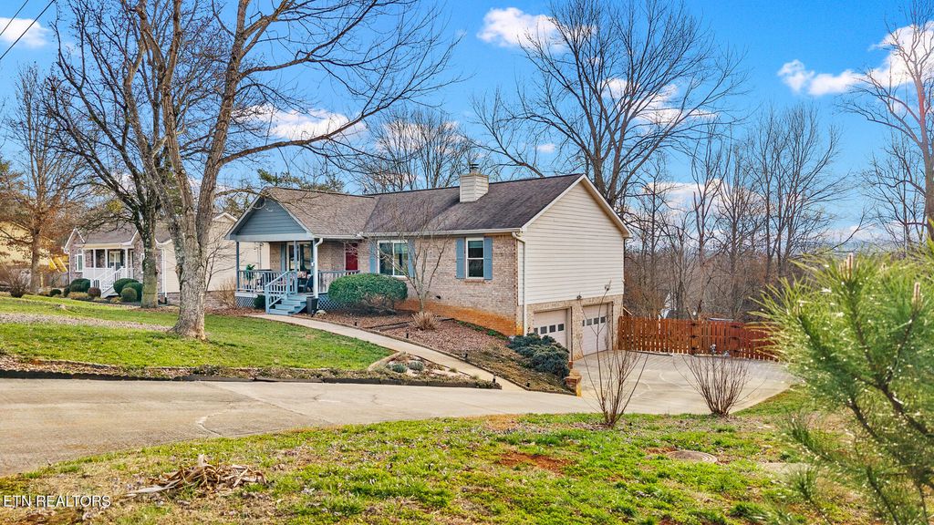 Photo of 150 Ridgebark Lane, Lenoir City, TN 37772 (MLS # 1325356)