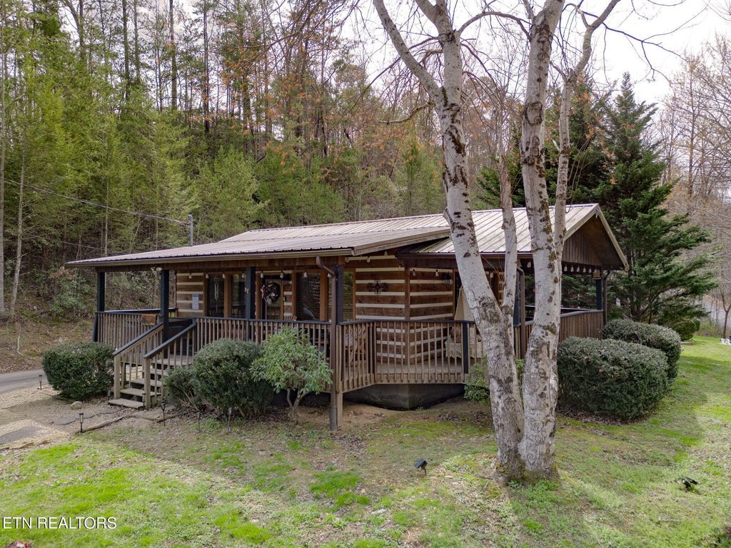 Photo of 4424 &amp; 4428 Grindstone Ridge Rd, Pigeon Forge, TN 37863 (MLS # 1333127)