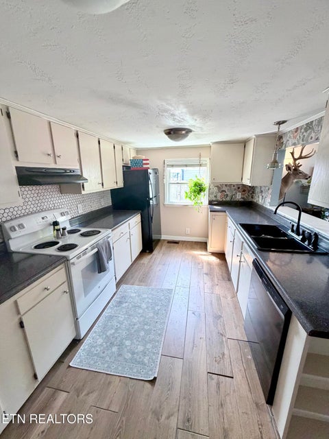 Tiny photo for 500 Cherokee Ave, Clinton, TN 37716 (MLS # 1357263)