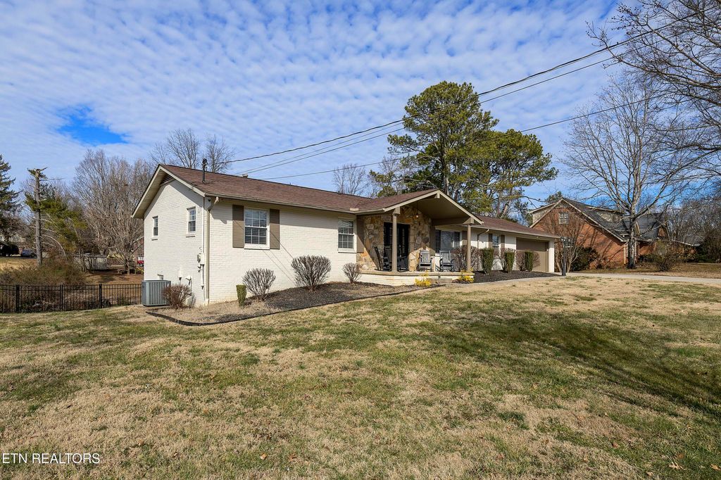 Photo of 809 Chateaugay Rd, Knoxville, TN 37923 (MLS # 1329454)