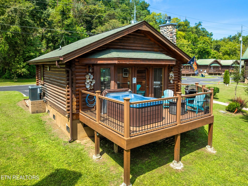 Photo of 2323 River Port Way, Pigeon Forge, TN 37863 (MLS # 1353812)