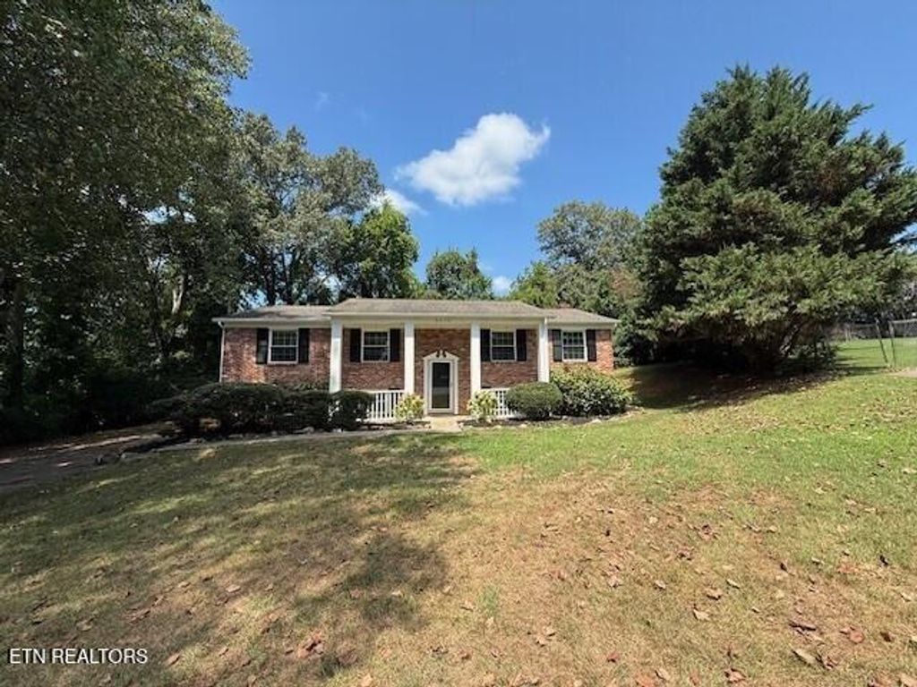 Photo of 8915 Ripon Circle, Knoxville, TN 37923 (MLS # 1333911)