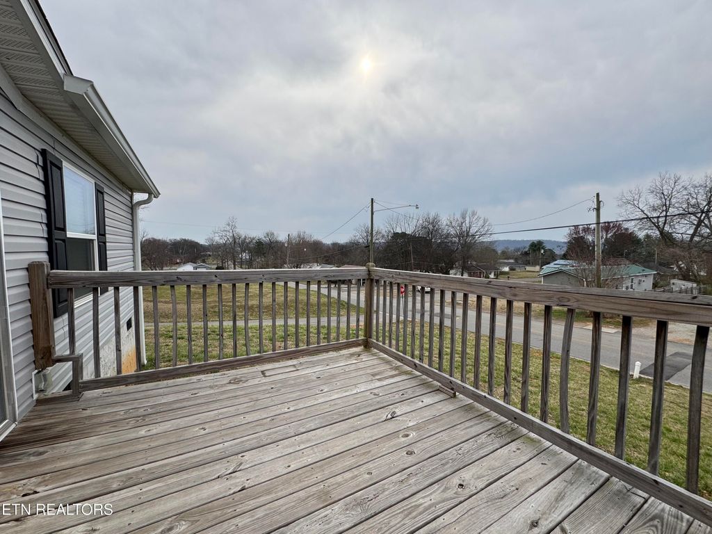 Photo of 1302 W Morris St, Sweetwater, TN 37874 (MLS # 1293470)
