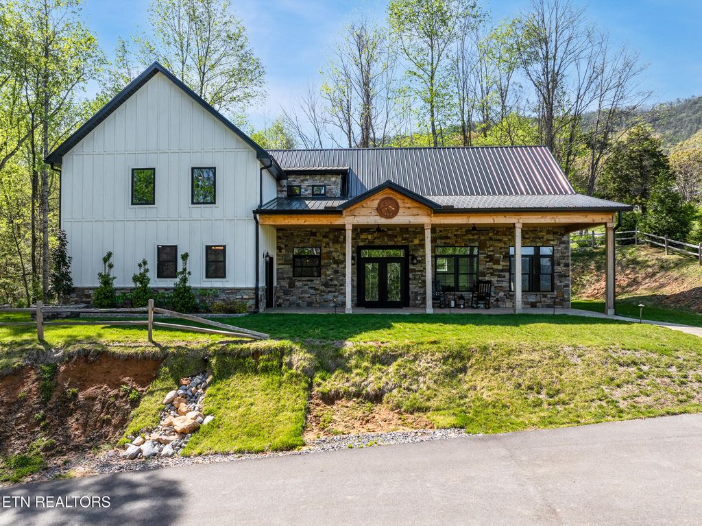 Photo of 1580 Pinnacles Way, Newport, TN 37821 (MLS # 1297723)