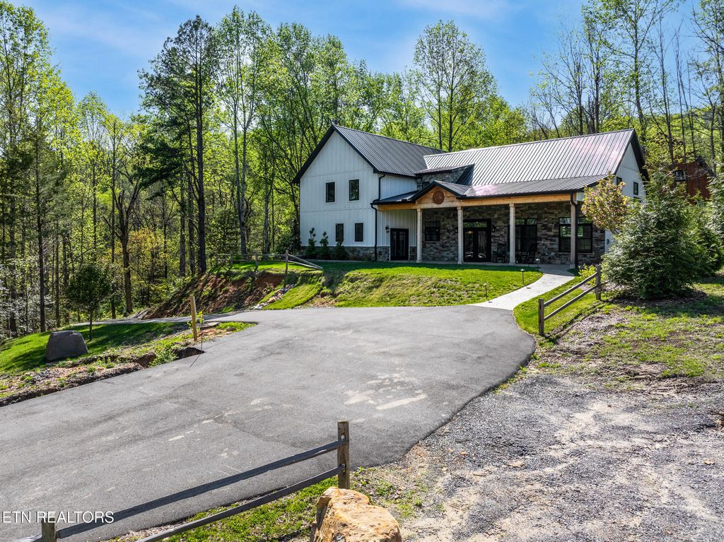 Photo of 1580 Pinnacles Way, Newport, TN 37821 (MLS # 1297723)