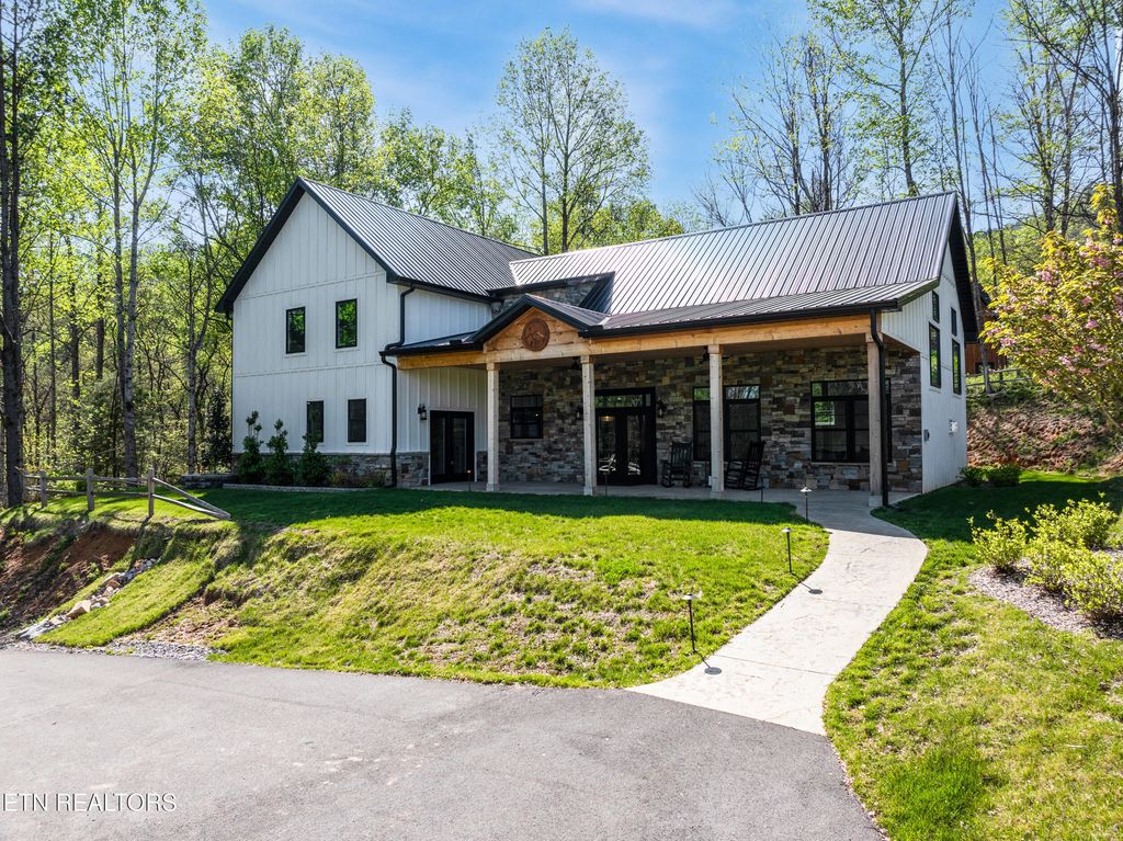Photo of 1580 Pinnacles Way, Newport, TN 37821 (MLS # 1297723)