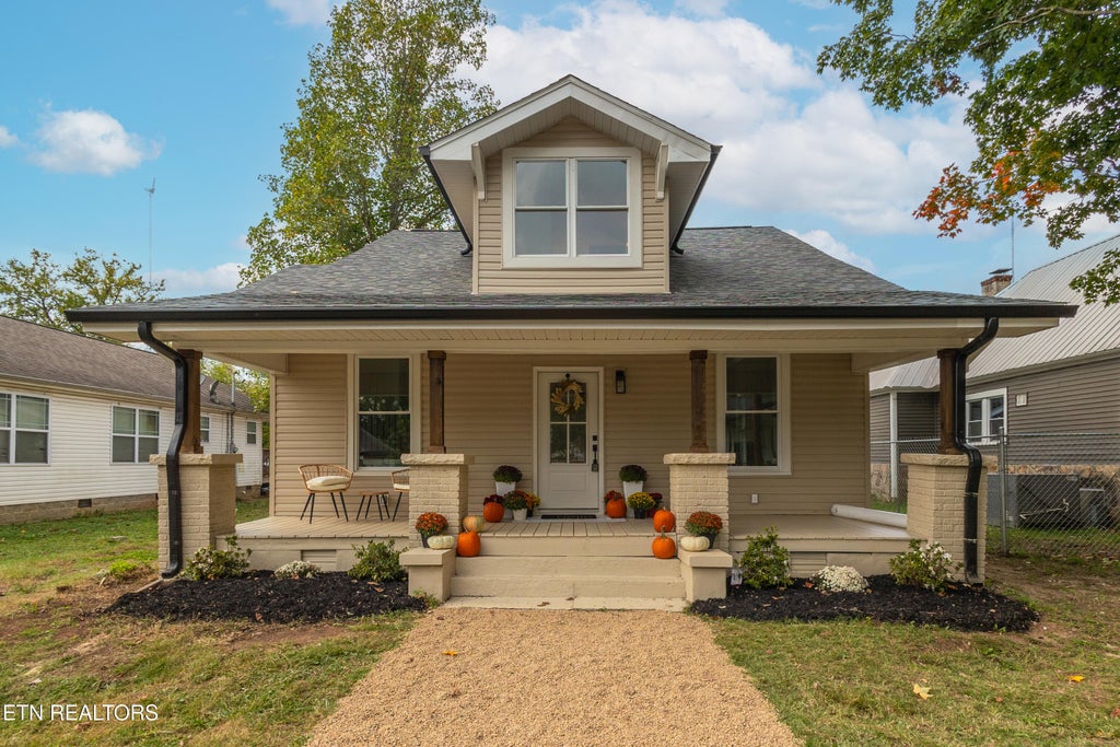 Photo of 227 E Morelia Ave, Knoxville, TN 37917 (MLS # 1359902)