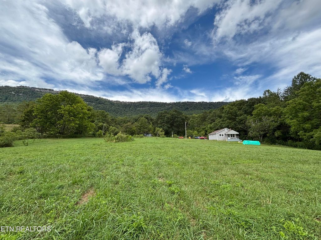 Photo of 201 Earl Woodson Ln, LaFollette, TN 37766 (MLS # 1313647)